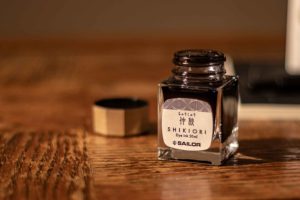 Flacon de l'encre Chushu de la gamme Shikiori de Sailorl.