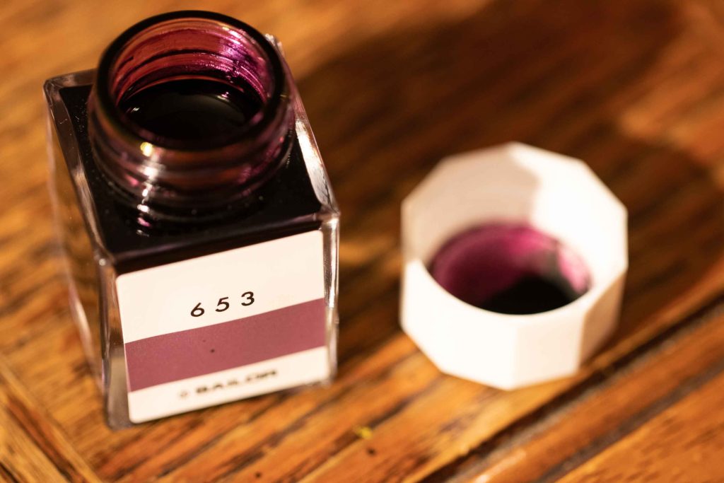 Flacon de l'encre Ink Studio 653 de Sailor.