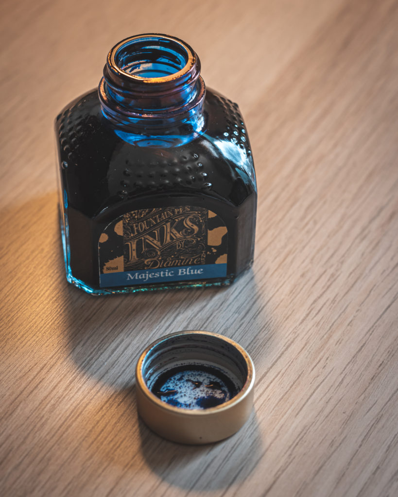 Diamine Majestic Blue, flacon et bouchon