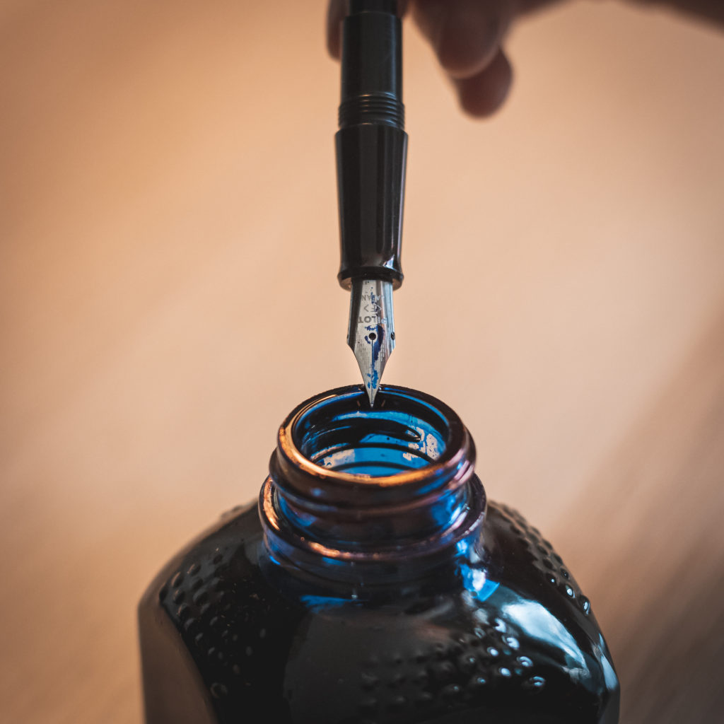 Remplissage d'un Pilot Metropolitan avec l'encre Diamine Majestic Blue
